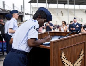 Citizenship fast track: US military entices immigrants to sign up